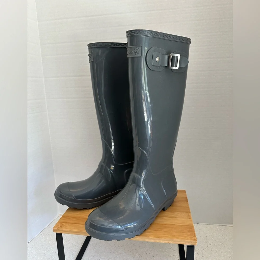 Seven7 Women’s Tall Rain Boots. size 7. Gray. Like New!